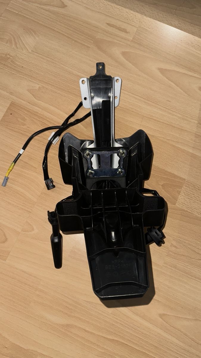 Yamaha Tutti i ricambio per moto: Yamaha Kennzeichenhalter mit Blinker ORIGINAL – Nuovo e nell'imballaggio originale da Uster venduto da Haki.vhc 3