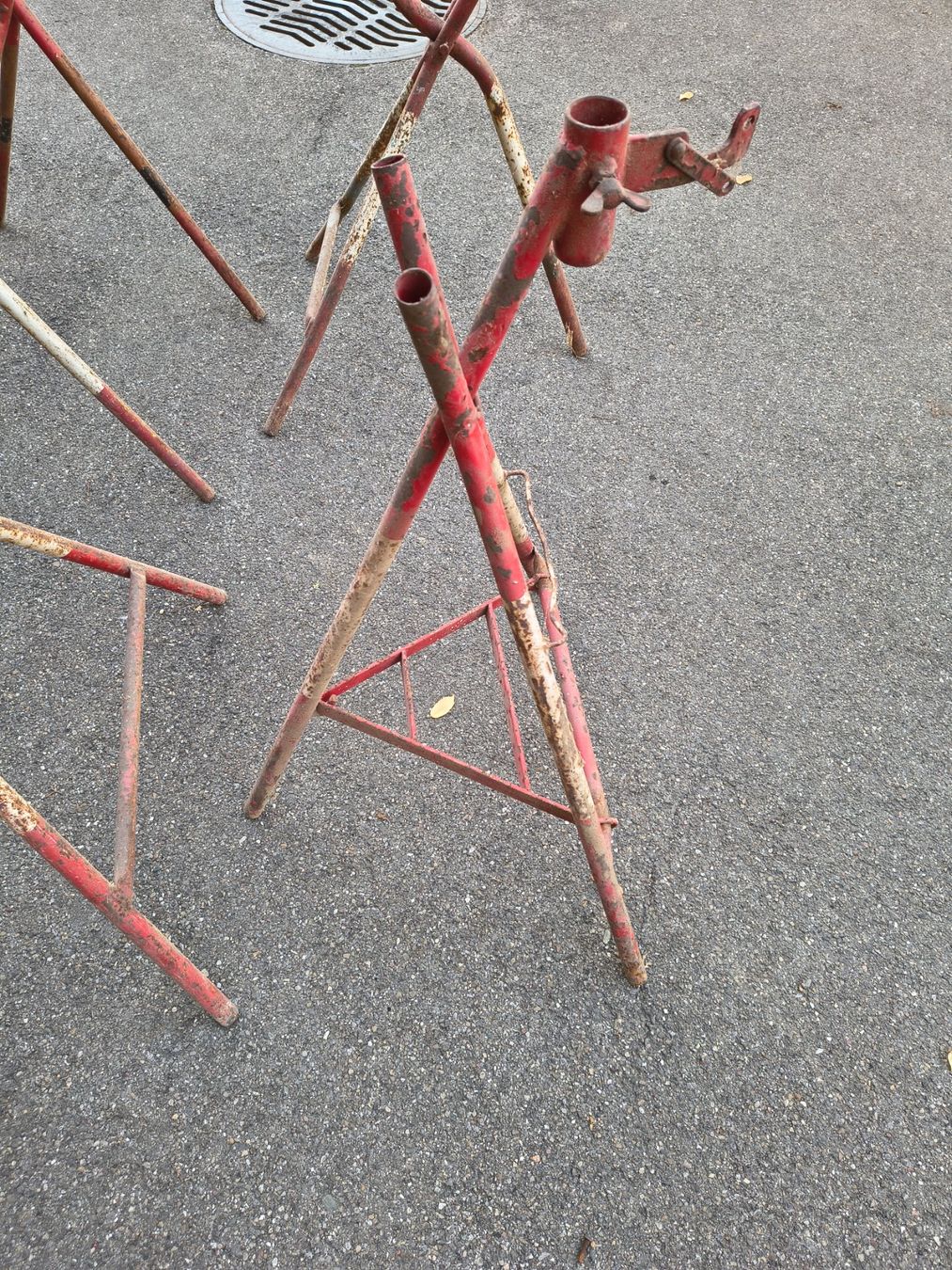 Sonstige Dekorationen & Accessoires: Baustellen - Absperrböckli/Absperrlatten -Halter gebraucht – Gebraucht aus Uster von 4schtroumpfs 5