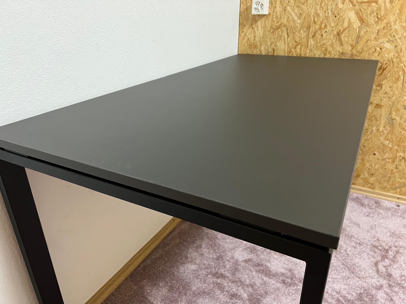 Livique Bureaux: Desk in Excellent Condition – D'occasion à Vuadens par Fertig-Los 2