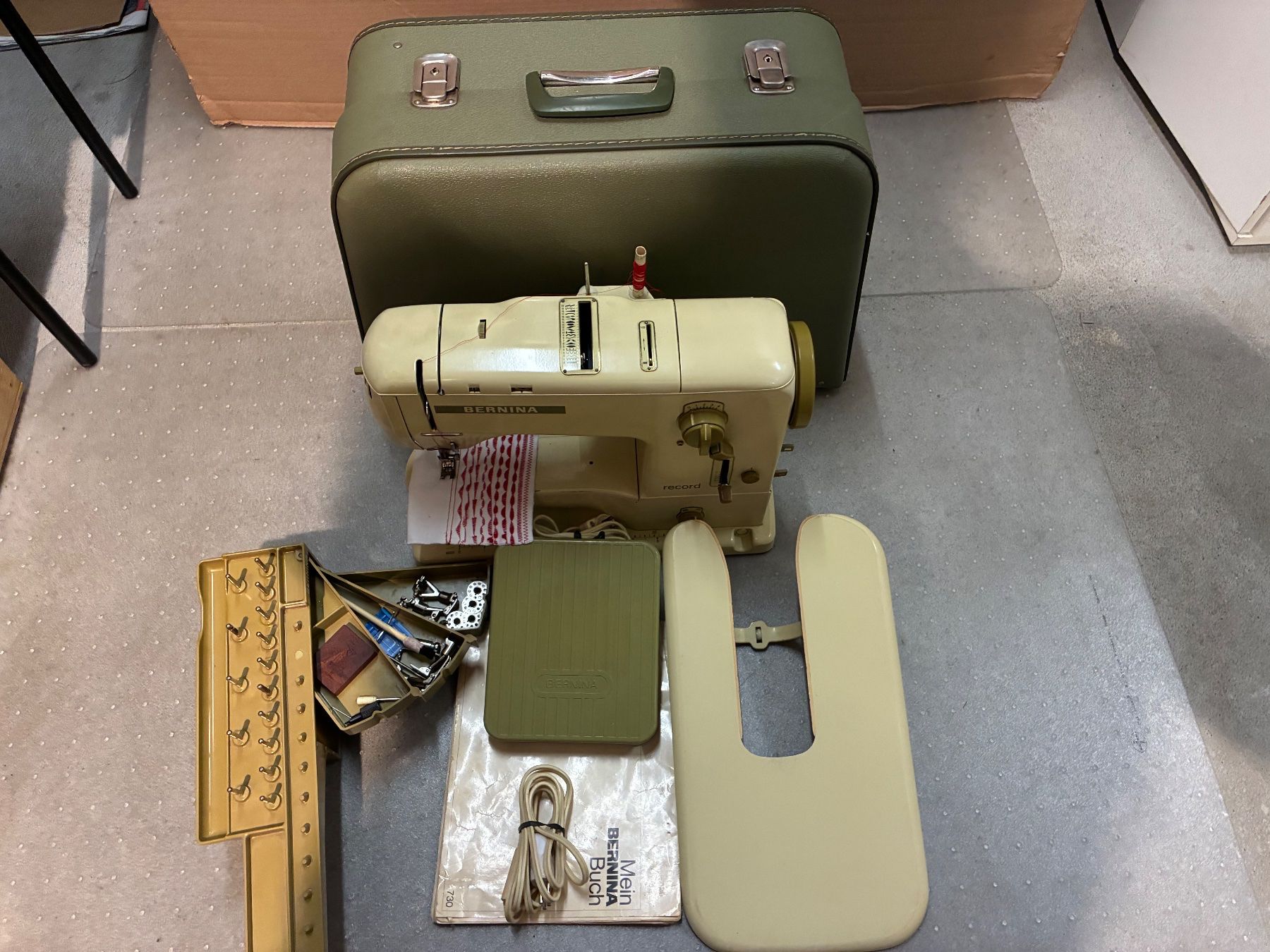 Bernina Macchine da cucire: Bernina 730 Record mit 6 Monate Garantie – Usato da Hendschiken venduto da zkos