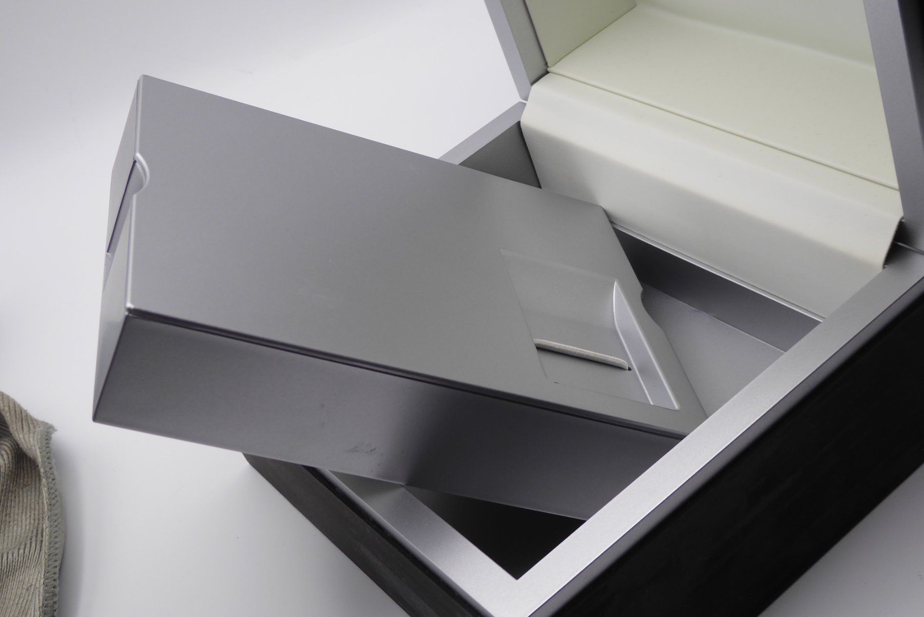 IWC Scatole porta orologi: IWC Schaffhausen box for watch – Usato da Geneve venduto da adr_xk6n 6