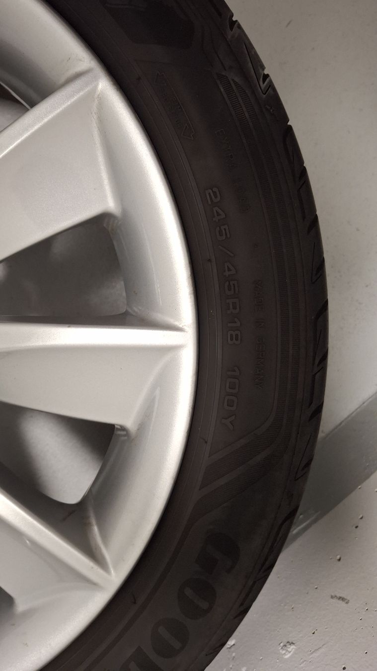 BMW Pneus & Roues: BMW 520d Sommerpneu – D'occasion à Wil ZH par Pat_94 2