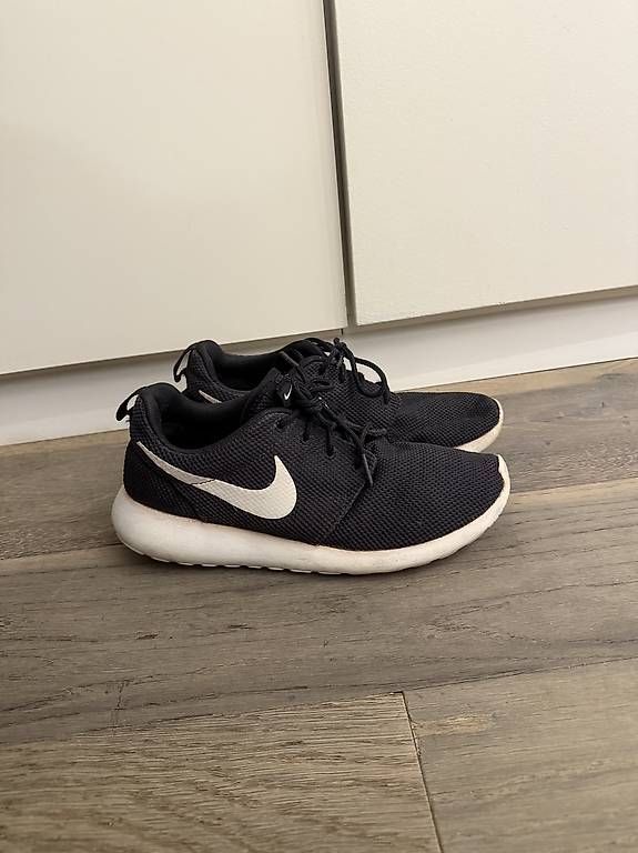 Chaussures femmes: Nike Sneakers Damen  – D'occasion à St. Gallen par Taina_T