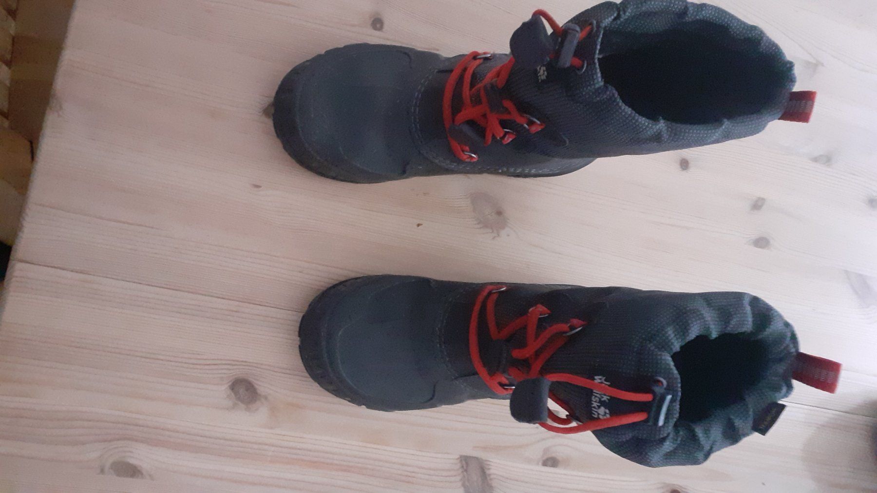 Scarpe da uomo: Winterschuhe "Jack Wolfskin" Gr. 35 – Usato da Chur venduto da Blackbook