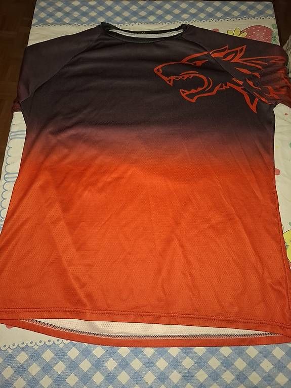 Canottiere & Pantaloni: MAILLOT DE SPORT ORANGE/NOIR – Usato da Meyrin venduto da mjm_bg8x