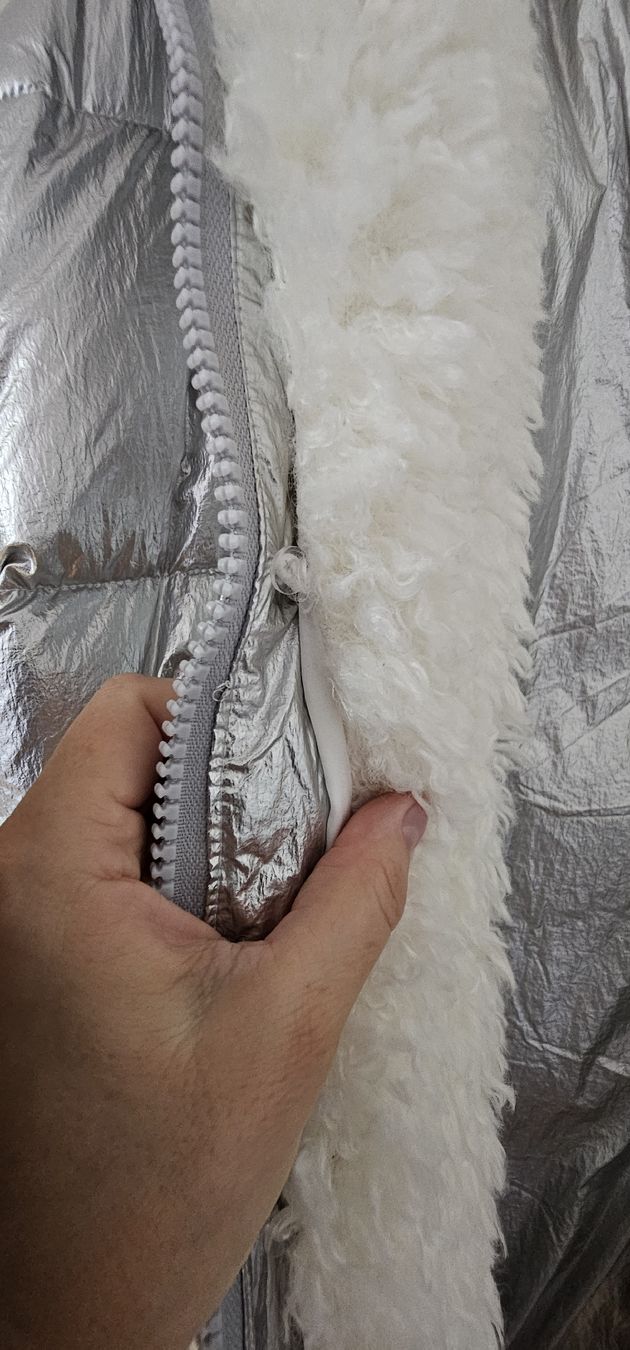 Jacken: Silberne Daunenjacke, Grösse L, Winter – Neu und originalverpackt aus Dulliken von Trw_gbp4 5