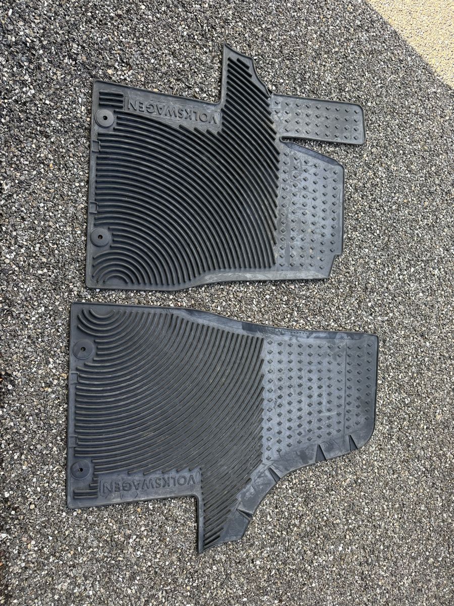 VW Teppiche / Matten: Original Volkswagen T6.1 Teppich  – Gebraucht aus Grenchen von Ps04