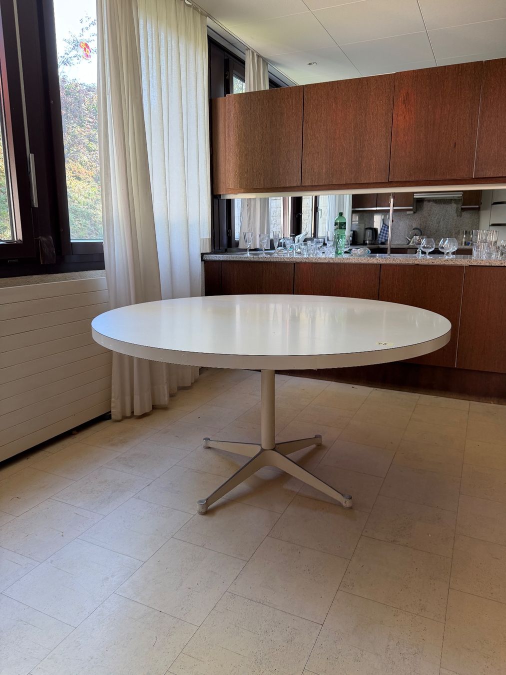 Eames Tavoli: Eames Round Table "Contract Table", Vitra/Herman Miller – Usato da Luzern venduto da jd111111 1