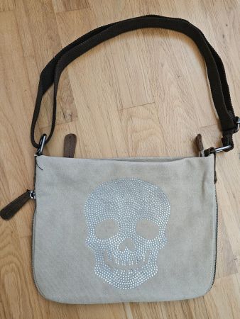 Umhängetasche mit Totenkopf Motiv beige gebraucht