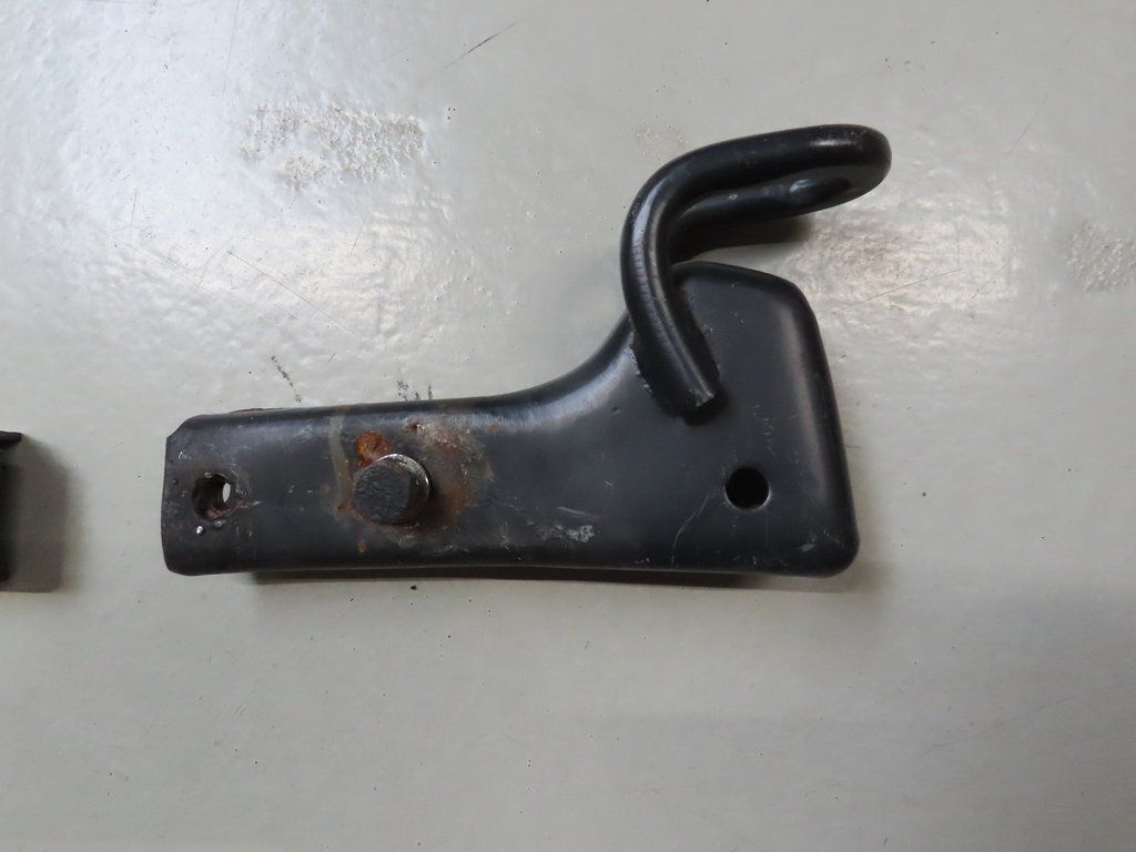 Supporti a parete: Stossstangenhalter VW T3 – Usato da Alpnach-Dorf venduto da Hess-Automobile 1