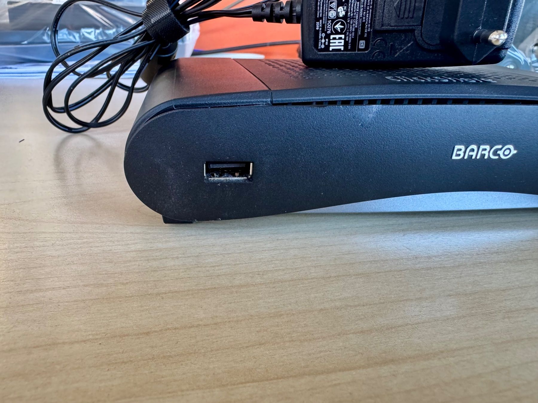 Barco Laufwerke & Adapter: BARCO KlickShare CS100 Wireless Präsentationssystem – Gebraucht aus Lachen SZ von TB_8853Lachen 1