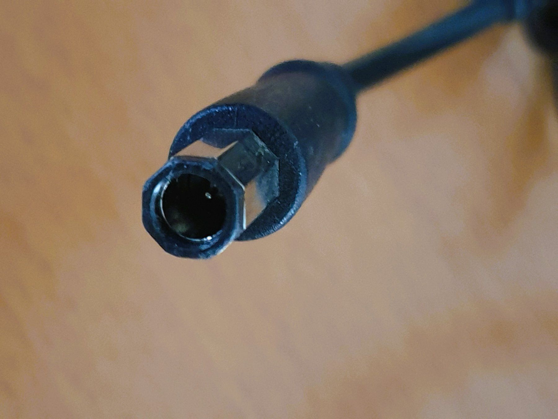 Dell Caricabatterie: ORIGINAL DELL ADAPTER 65W / DELL  LADEGERÄT 65W – Usato da Brüttisellen venduto da Nighttrain 5