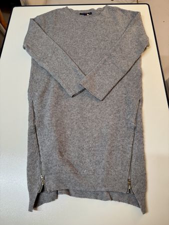 Grauer Strickpullover LOUISE OROP mit Reissverschlüssen S/M