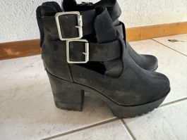 Bottines noires à boucles stylées - Taille 38, parfaites!