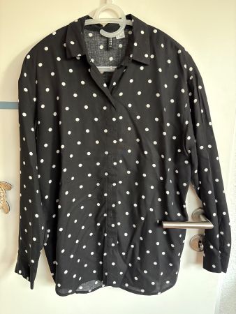 Chemisier H&M noir à pois blancs T.XS – Léger & élégant ✨