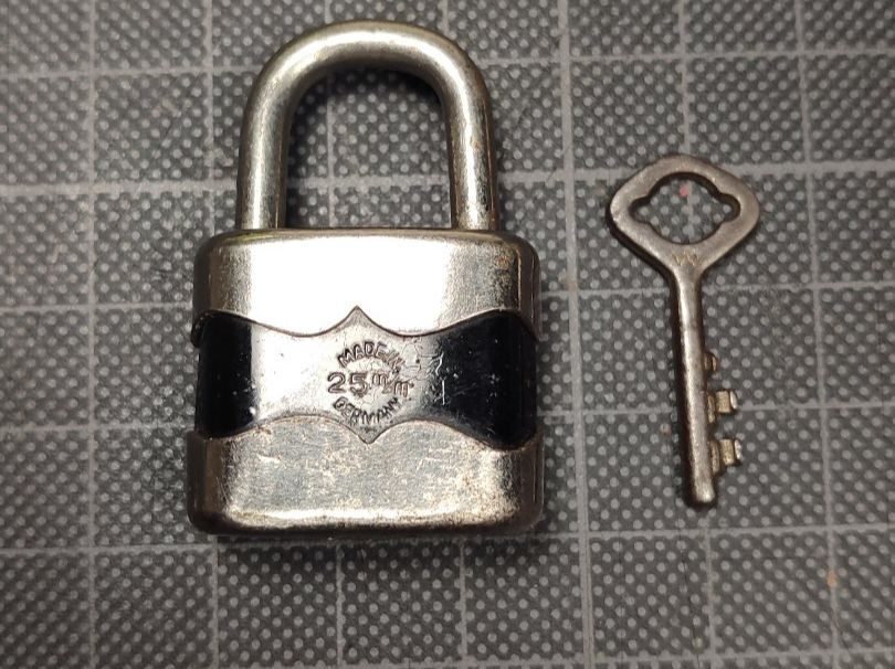 Lucchetti: Wunderschönes altes Schlössli Nr 2  Made in Germany – Usato da Gelterkinden venduto da MYSTOREFORYOU4460