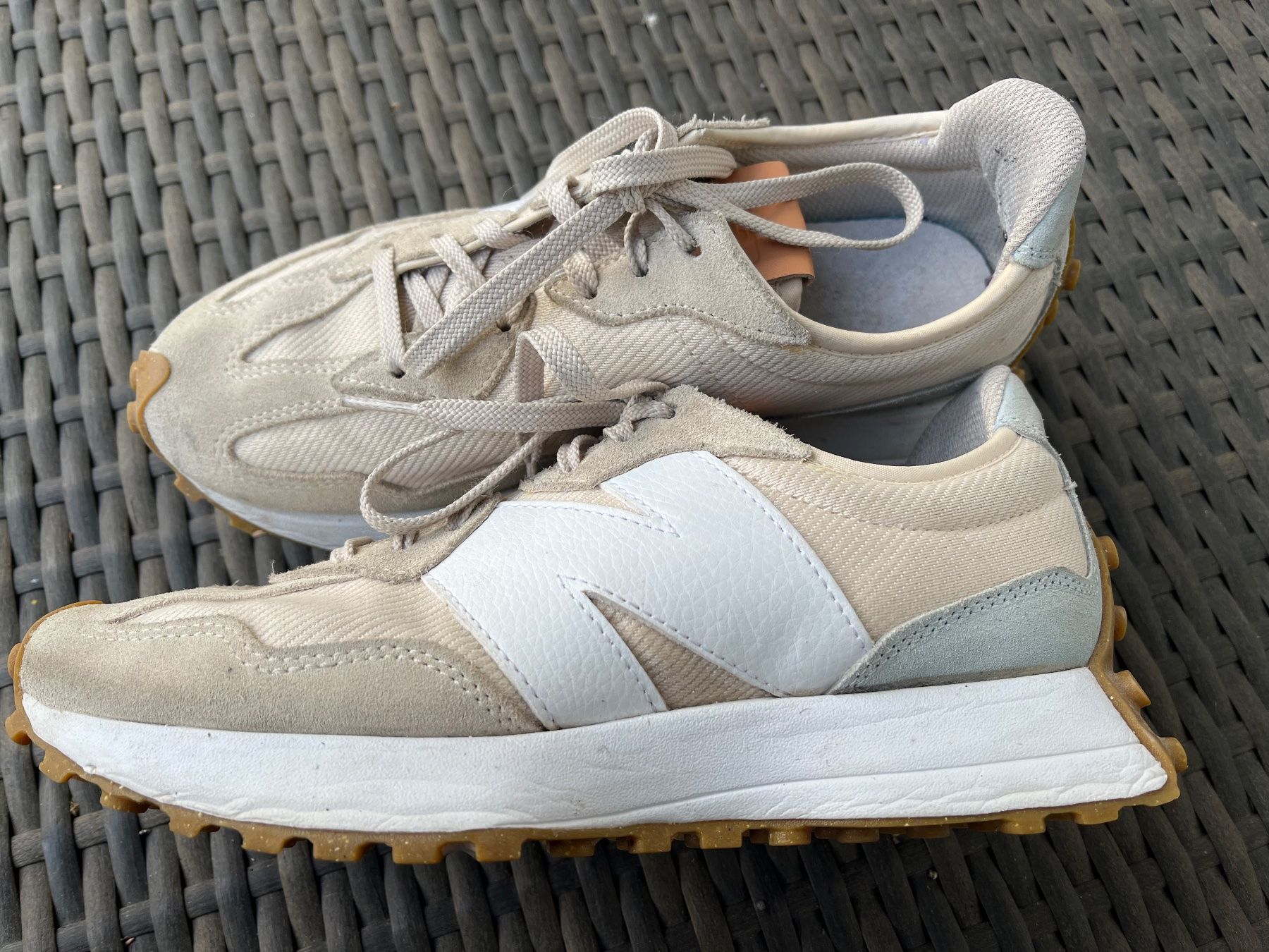 New Balance Scarpe da donna: New Balance 327 Sneaker, Beige, Grösse 40 – Usato da Embrach venduto da whywhy8 4