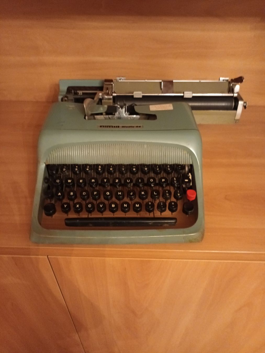 Macchine da scrivere: Macchina da scrivere vintage Olivetti Studio 44 – Usato da Lugano venduto da pos_dg9p 2