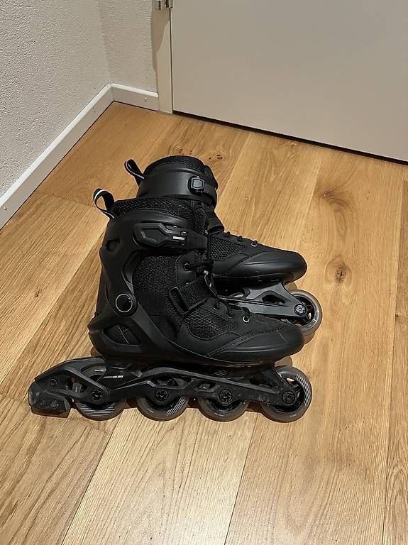 Patins à roul. & inline: Schwarze Inline-Skates / Rollerblades Grösse 40.5 – Neuf avec emballage d'origine à Mühlau par FreshPrince_ 3