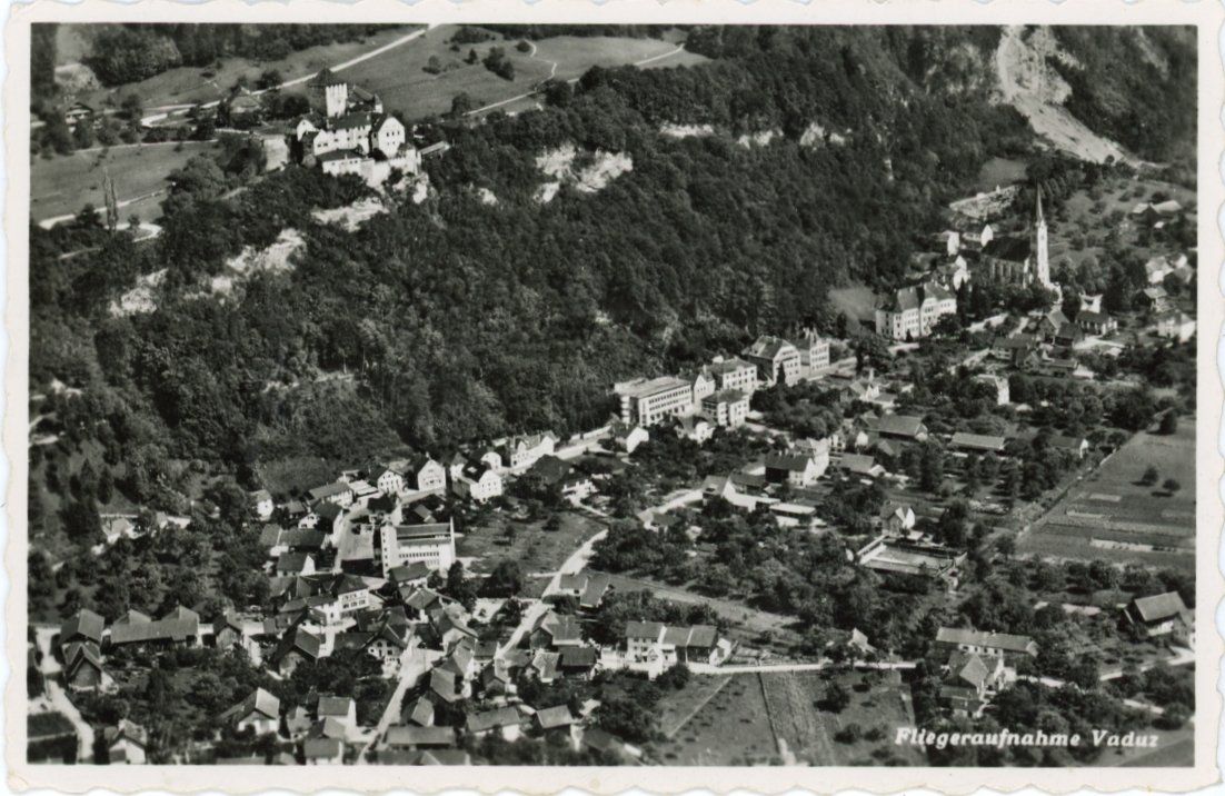 Cartoline postali: Vaduz   FL   -   Flugaufnahme – Usato da Brig venduto da Valcards54