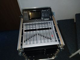 Mischpult Yamaha TF1 mit Flight-Case (Spezialanfertigung!)
