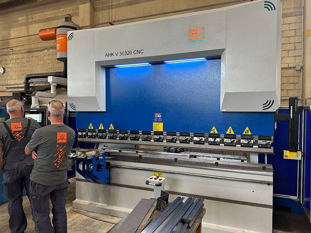 Tutte le macchine: Abkantpresse Knuth AHK V 30135 CNC – Nuovo e nell'imballaggio originale da Kestenholz venduto da hstech.ch 2