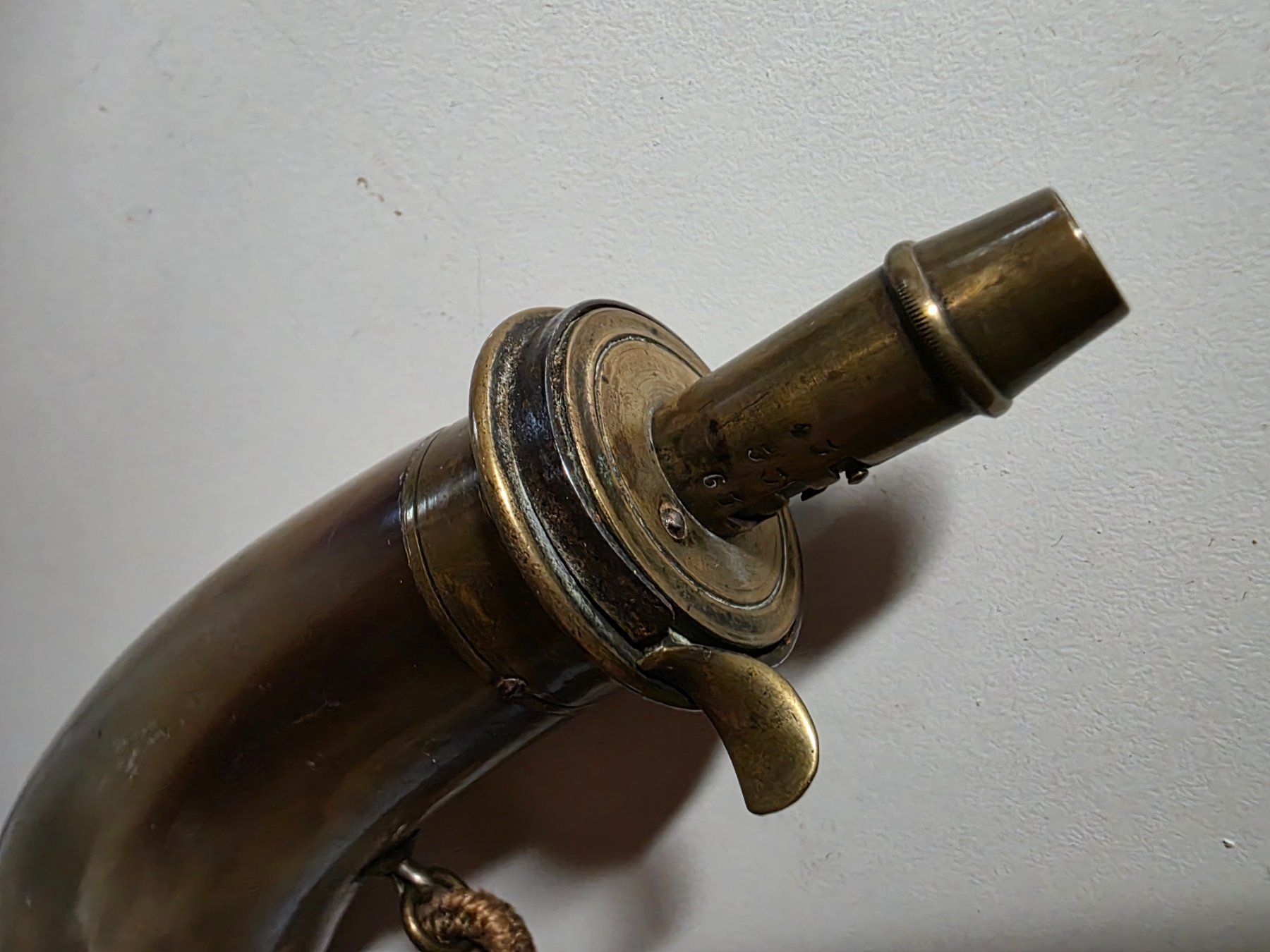 Bottiglie: antikes Pulverhorn Horn 27 cm – Usato da Walterswil BE venduto da Lonitti 5