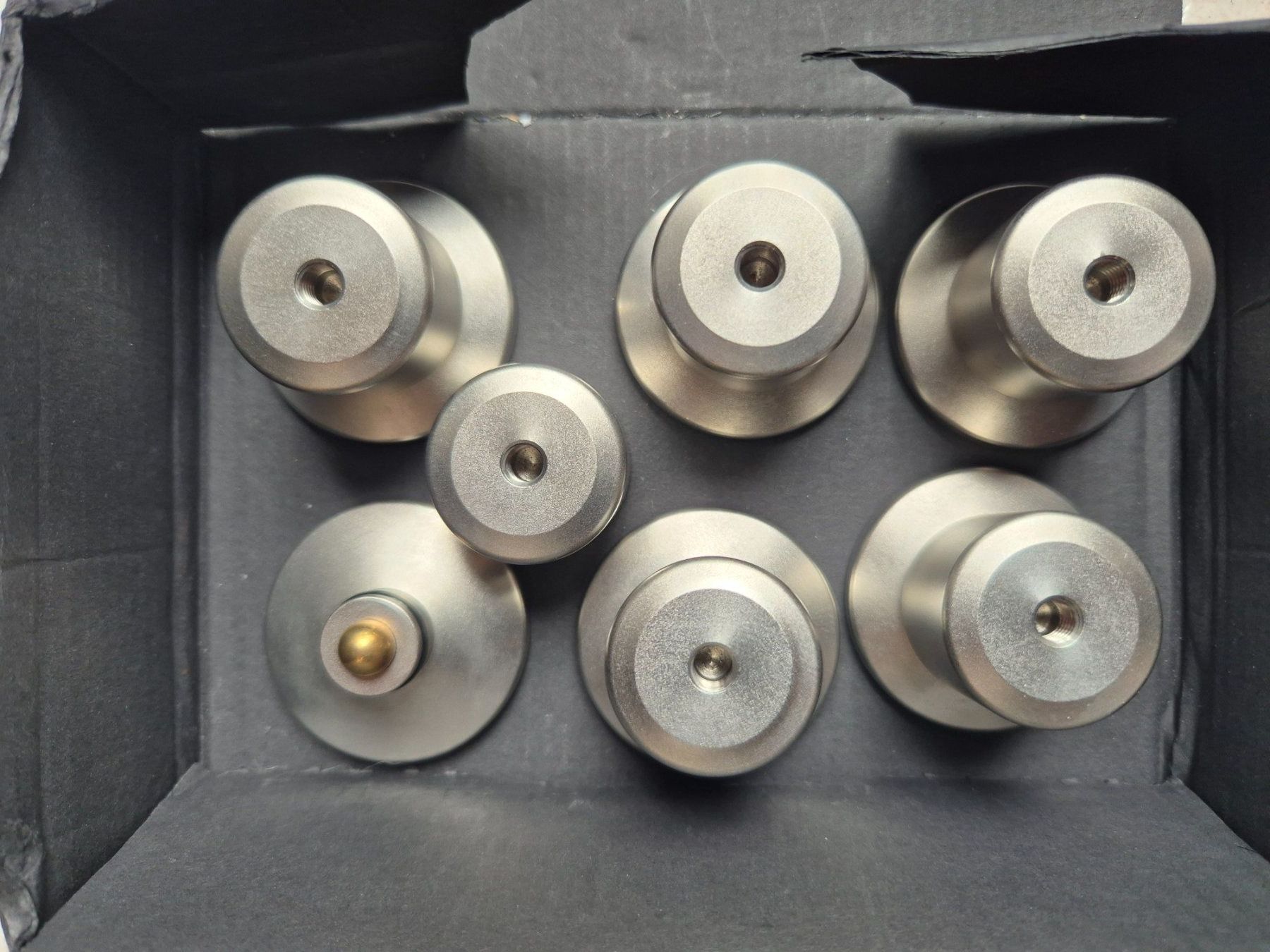 Rowen Lautsprecher: ROWEN SILENT STAND Lautsprecher Absorber - M6 Variante – Gebraucht aus Beringen von 2015ursh 2