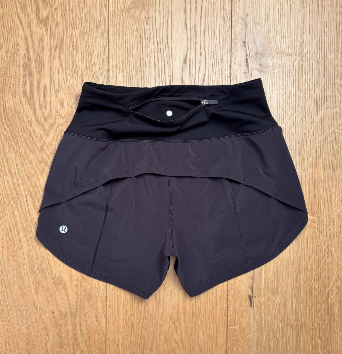 Lululemon Hosen: Lululemon black running shorts, size 2 – Gebraucht aus Kilchberg ZH von ben_pc68 5