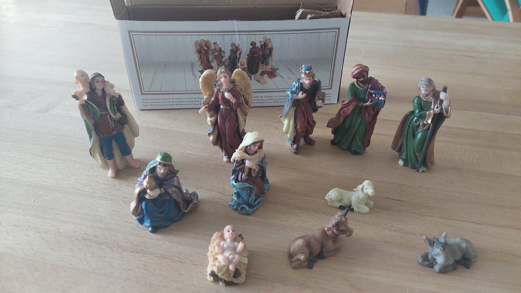 Statuette: Komplette Weihnachtskrippefiguren , 11 Figuren, neuwertig! – Nuovo e nell'imballaggio originale da Schmerikon venduto da AB92