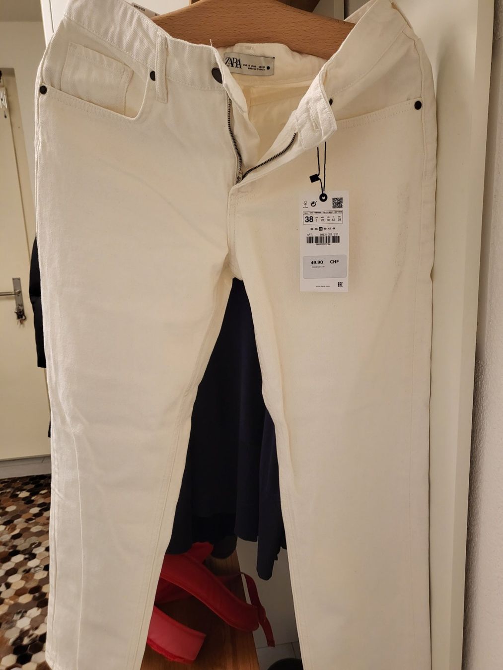 Zara Jeans: NEUE Zara Hose/Jeans Grösse 38 – Nuovo e nell'imballaggio originale da Kaiseraugst venduto da Tania0