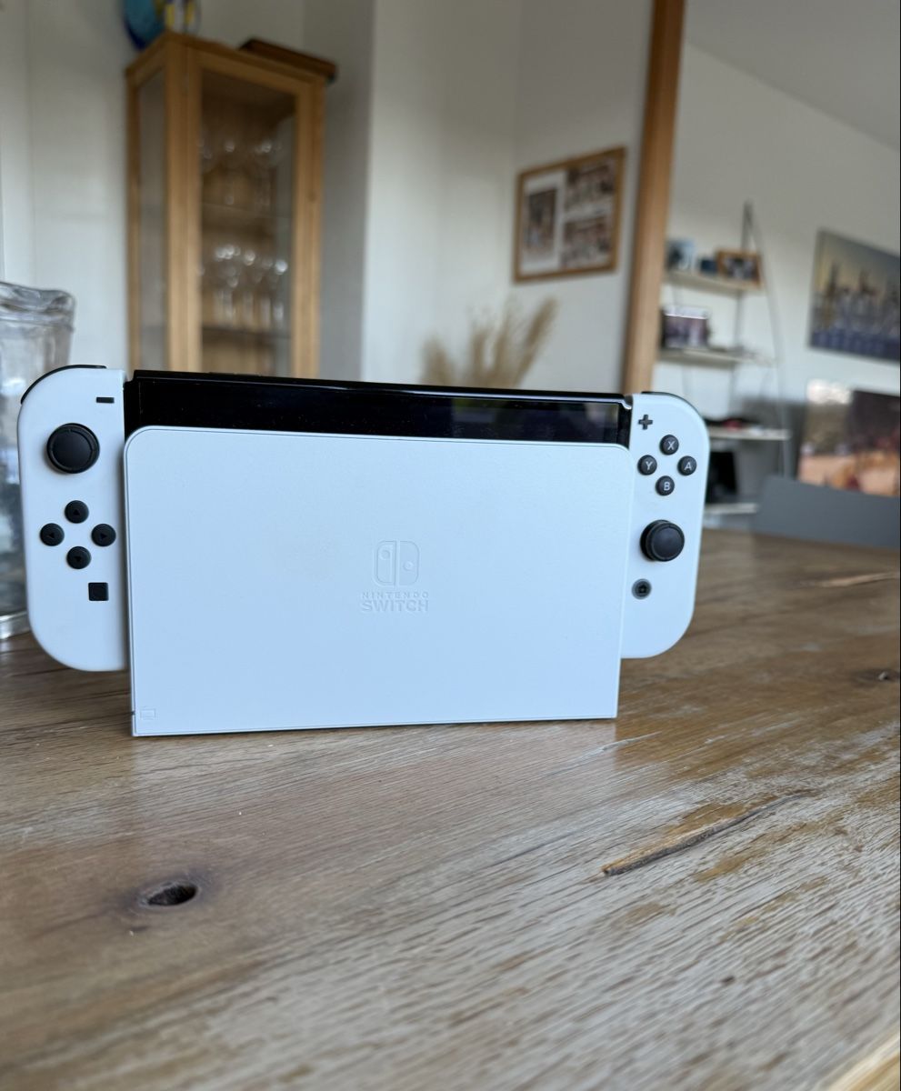 Nintendo Console: Nintendo Switch OLED - Ladegerät - Weiss - Top Zustand – Nuovo (secondo la descrizione) da Biel/Bienne venduto da mar_hkt8 1