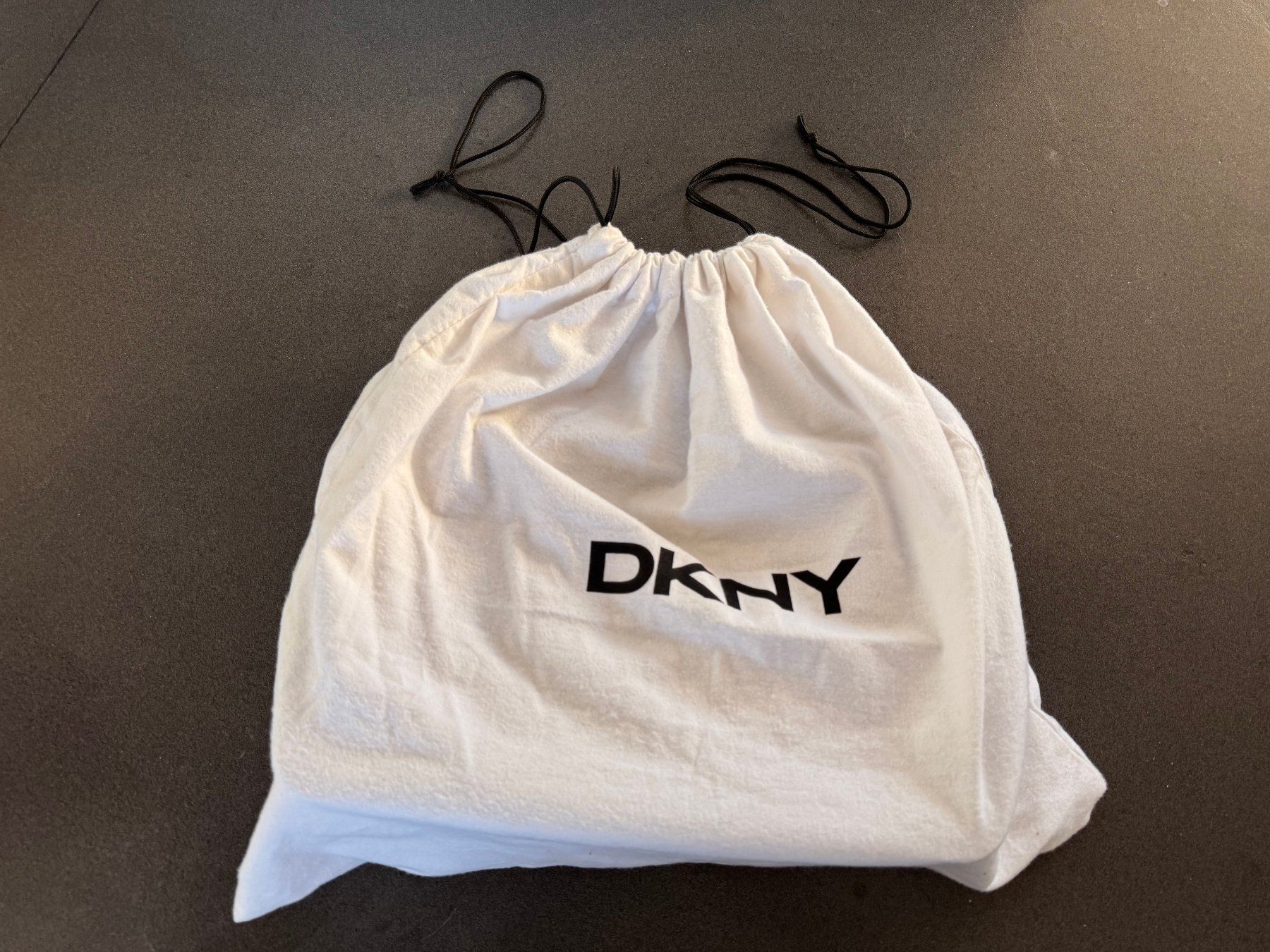 DKNY Borse: DKNY Structured Totebag Schultertasche beige/creme – Usato da Fribourg venduto da tschjoly 9