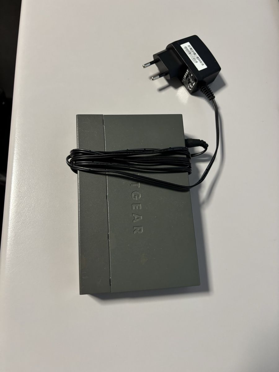 Componenti elettronici: Netgear 8 Port Ethernet Switch – Usato da Winterthur venduto da ral_tr8b 2