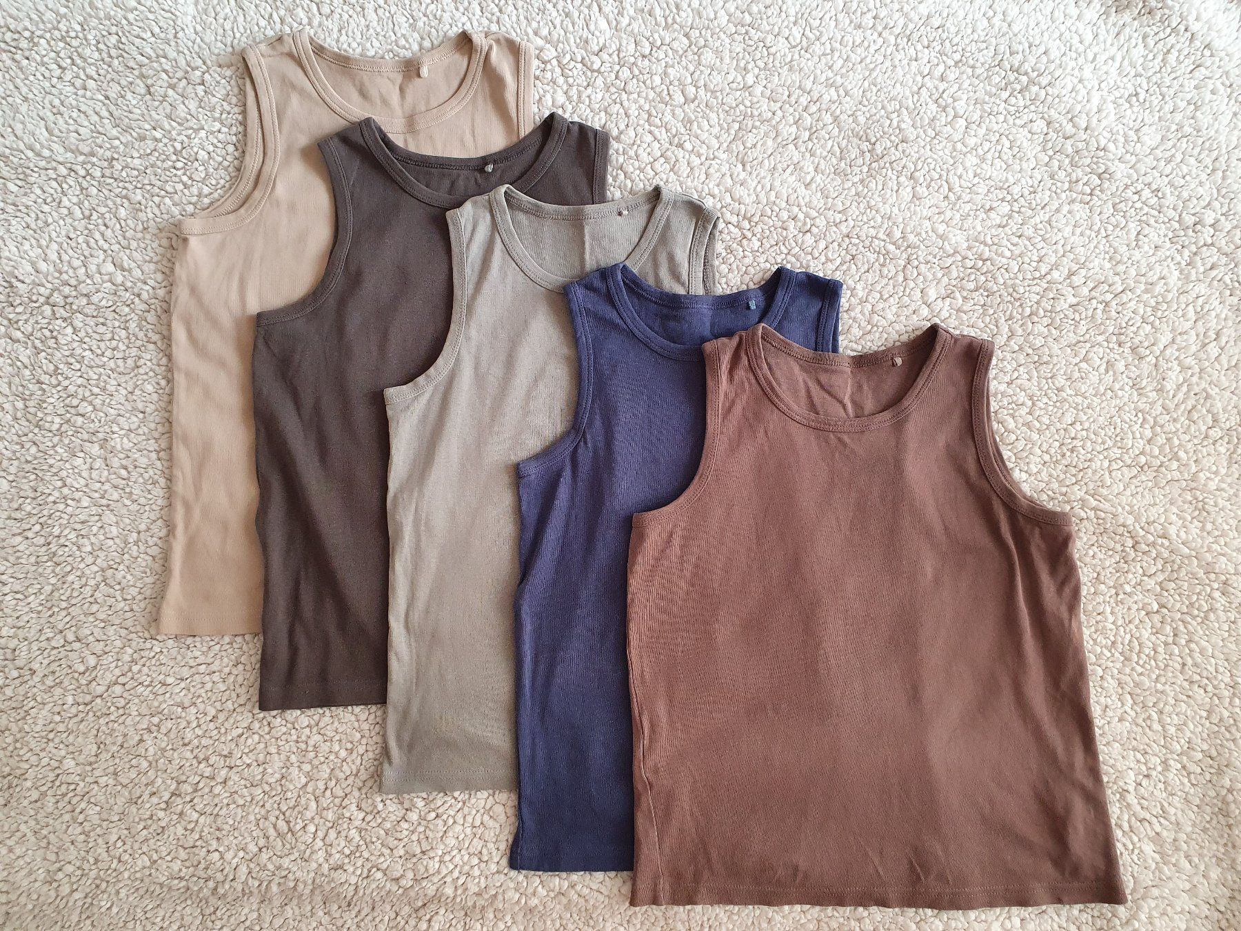 Lotti & Set di vestiti: Unterhemden/Sommertops Gr.140 – Usato da Neunkirch venduto da M.Costa1 1