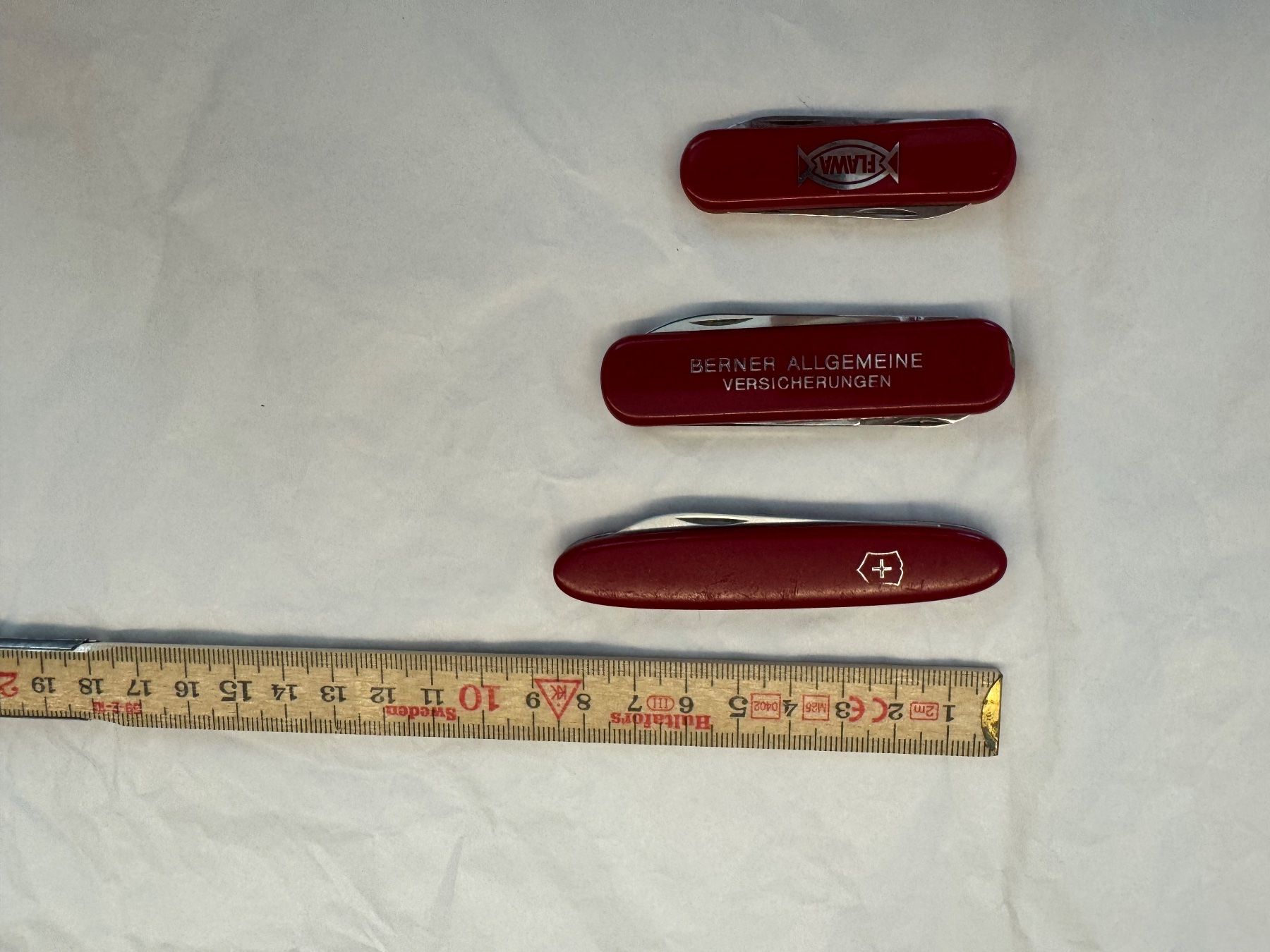 Victorinox Coltelli tascabile: 3 Victorinox Taschenmesser / Werbemesser – Usato da Kestenholz venduto da Sackmesser67 1