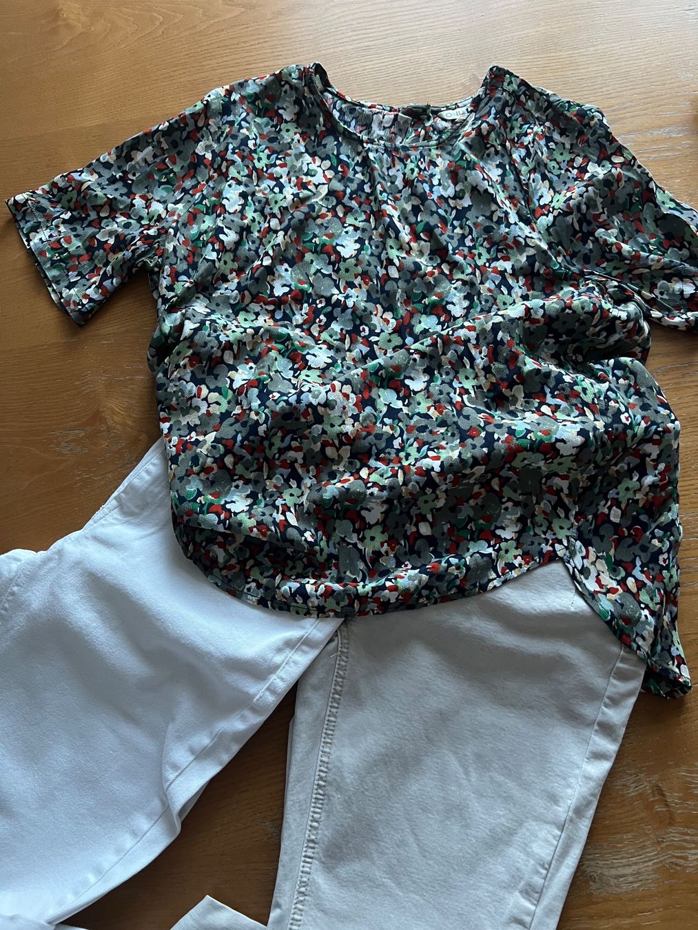 Only Blusen: Tolle ONLY Bluse mit Blumenmuster, Grösse 36 – Gebraucht aus Ruggell von Malbuntiger01