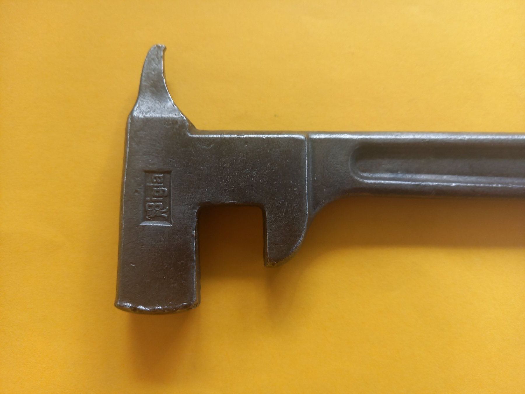 Tutti gli attrezzi: Clef ancienne à goujons Bigla – Usato da Rossens FR venduto da Souris1 2