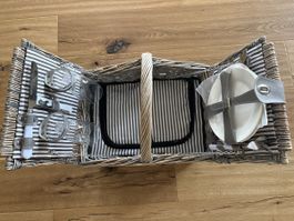 Picknickkorb Weide mit Zubehör gut erhalten