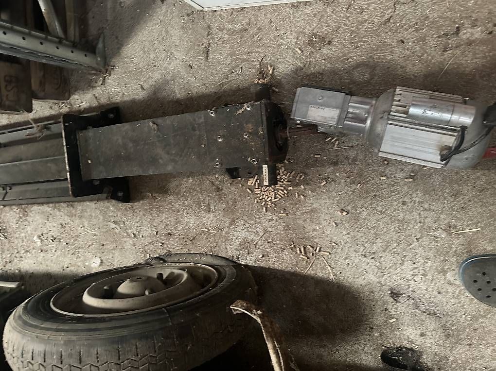 Tutte le macchine: Schneckentransporter mit motor , cca  3,5 meter – Usato da Reinach AG venduto da 2cvfreak