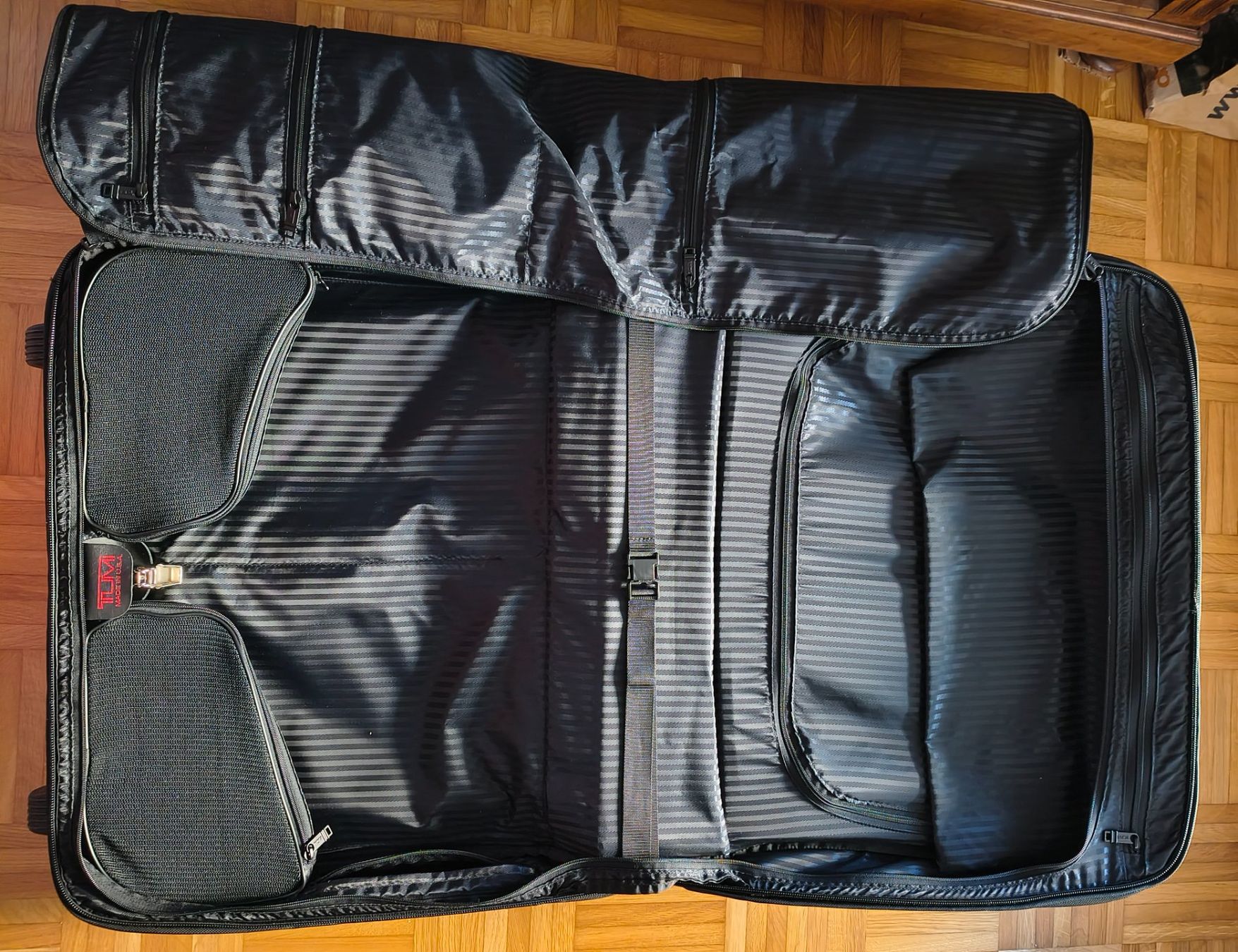 Tumi Valigie: TUMI Kleidersack-Trolley – Usato da Binningen venduto da mar_2jlr 5