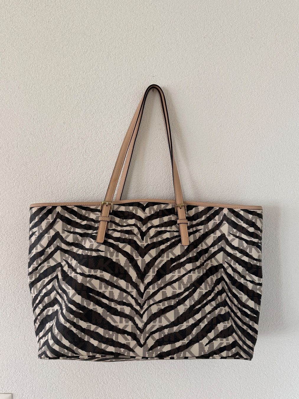 Michael Kors Borse da donna: Michael Kors Tasche mit Zebramuster – Usato da Meilen venduto da ninaproud 1