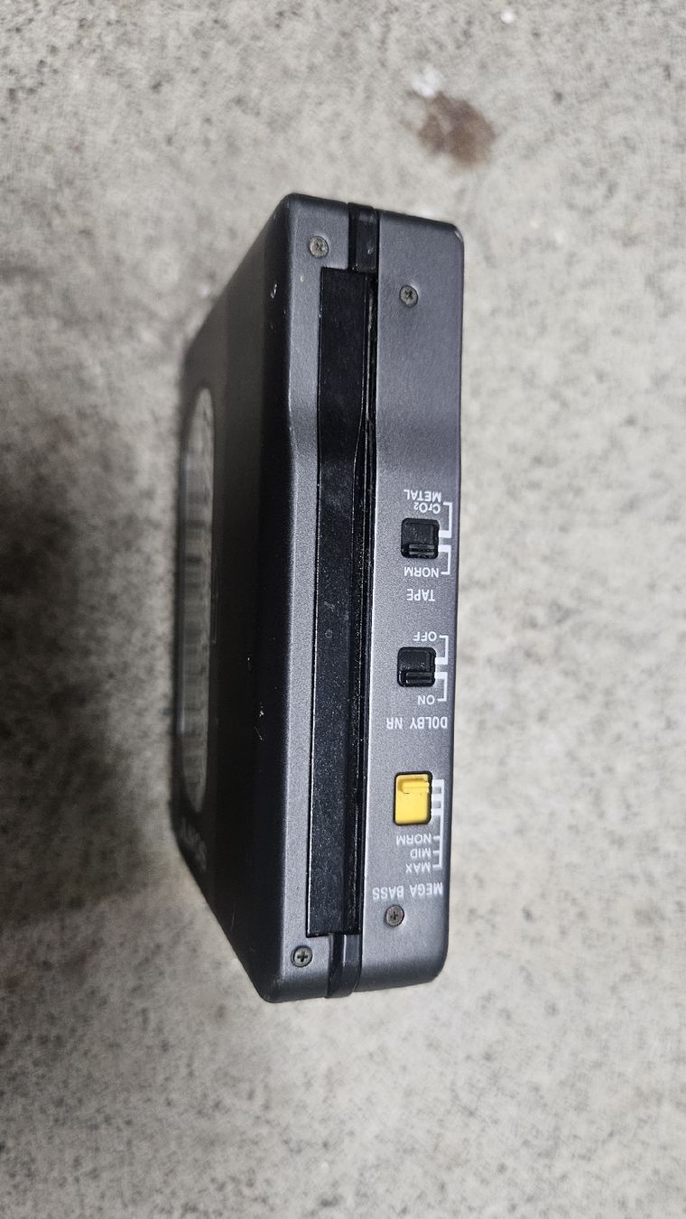 Sony Lettore multimediale portatile: Sony Walkman DD Quartz Mega Bass Cassette Player – Difettoso da Sachseln venduto da laz_65cg 4