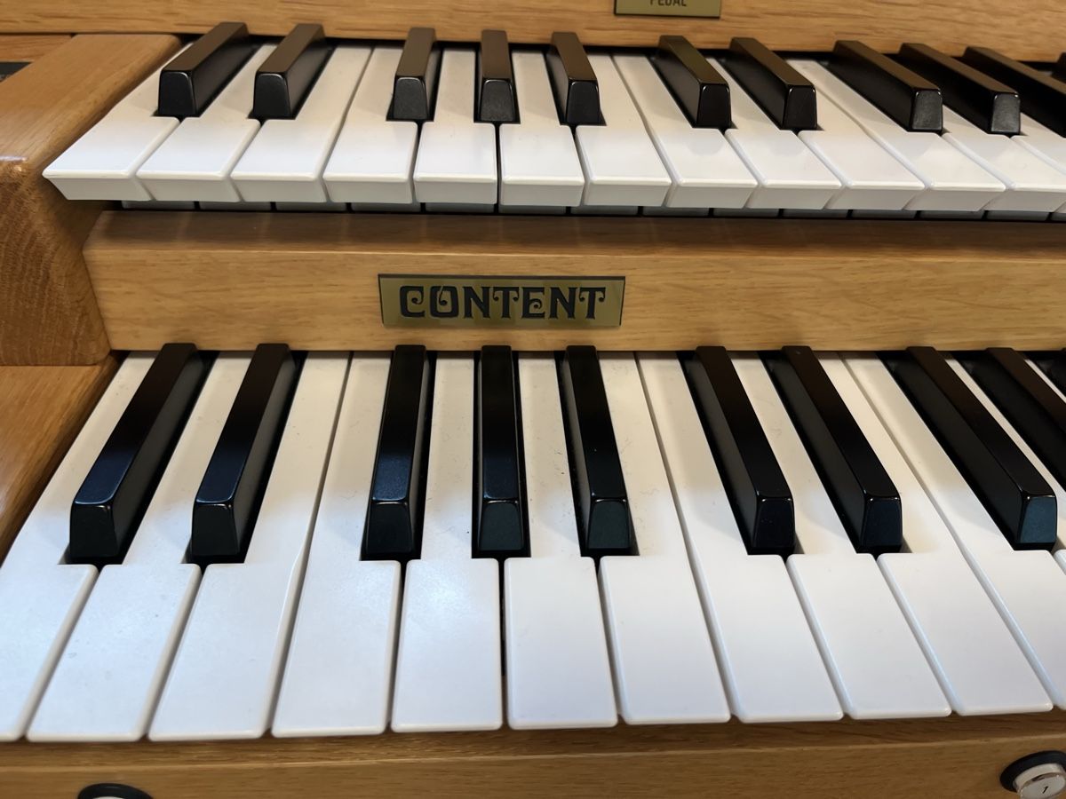 Strumenti musicali: Orgel Content Etude, Eiche hell, inkl. Sitzbank - Top Zustan – Usato da Rüti ZH venduto da Walti0 5