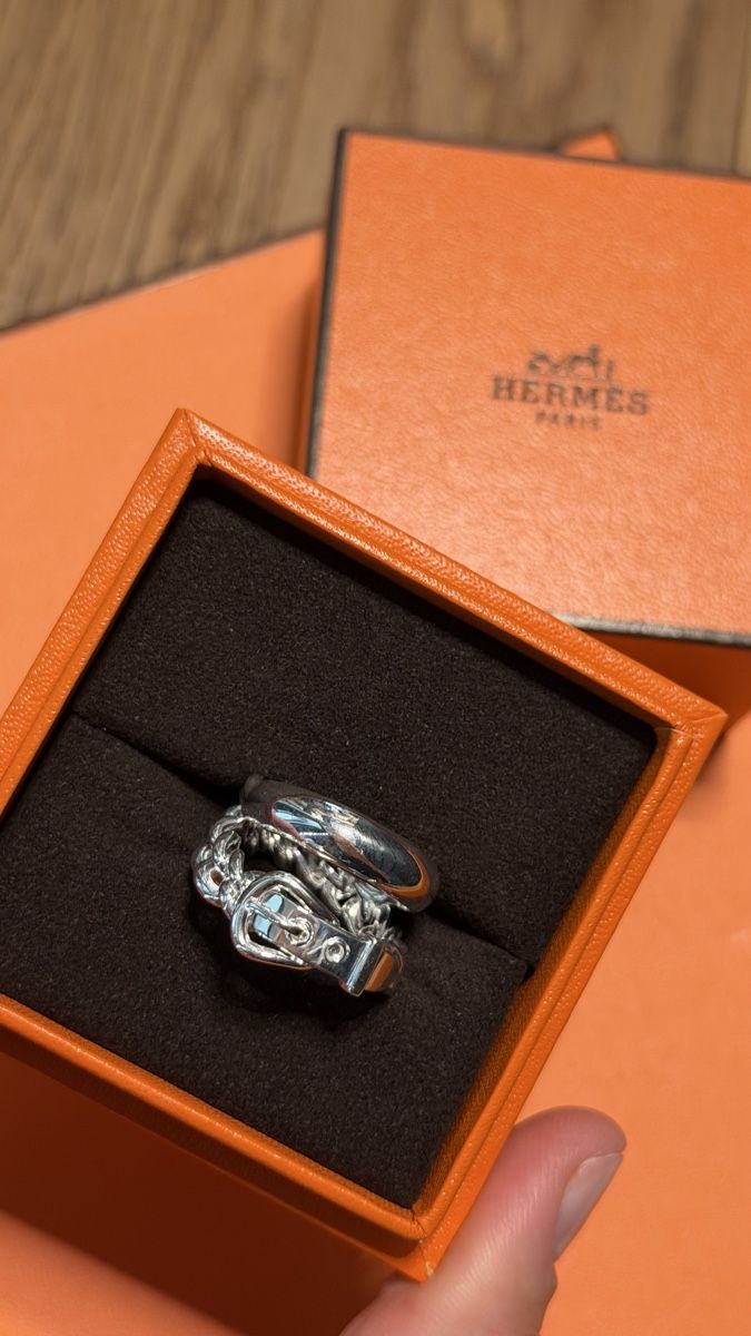 Hermès Anelli: Hermes Ring Boucle Sellier Inflexible, großes Modell – Nuovo e nell'imballaggio originale da Paradiso venduto da Under_sun 1