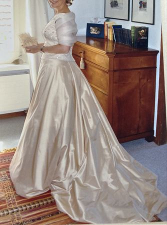Seiden Brautkleid, 3 Teile, Eierschalen