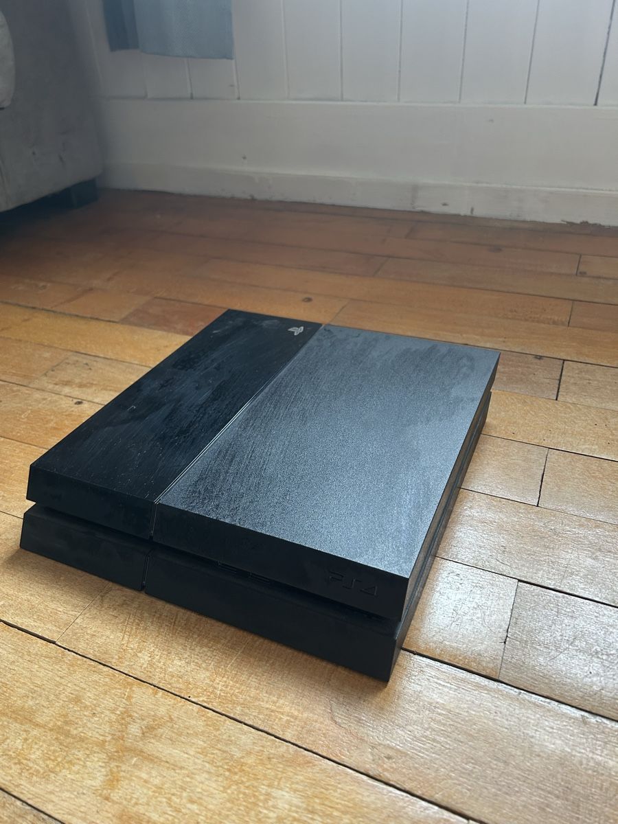Sony Konsolen: PlayStation 4 schwarz – Defekt aus Herznach von Nick135