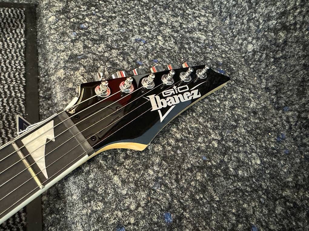 Strumenti musicali: Guitar Ibanez GIO 6 strings tremolo – Usato da Morges venduto da GvnMusic 2