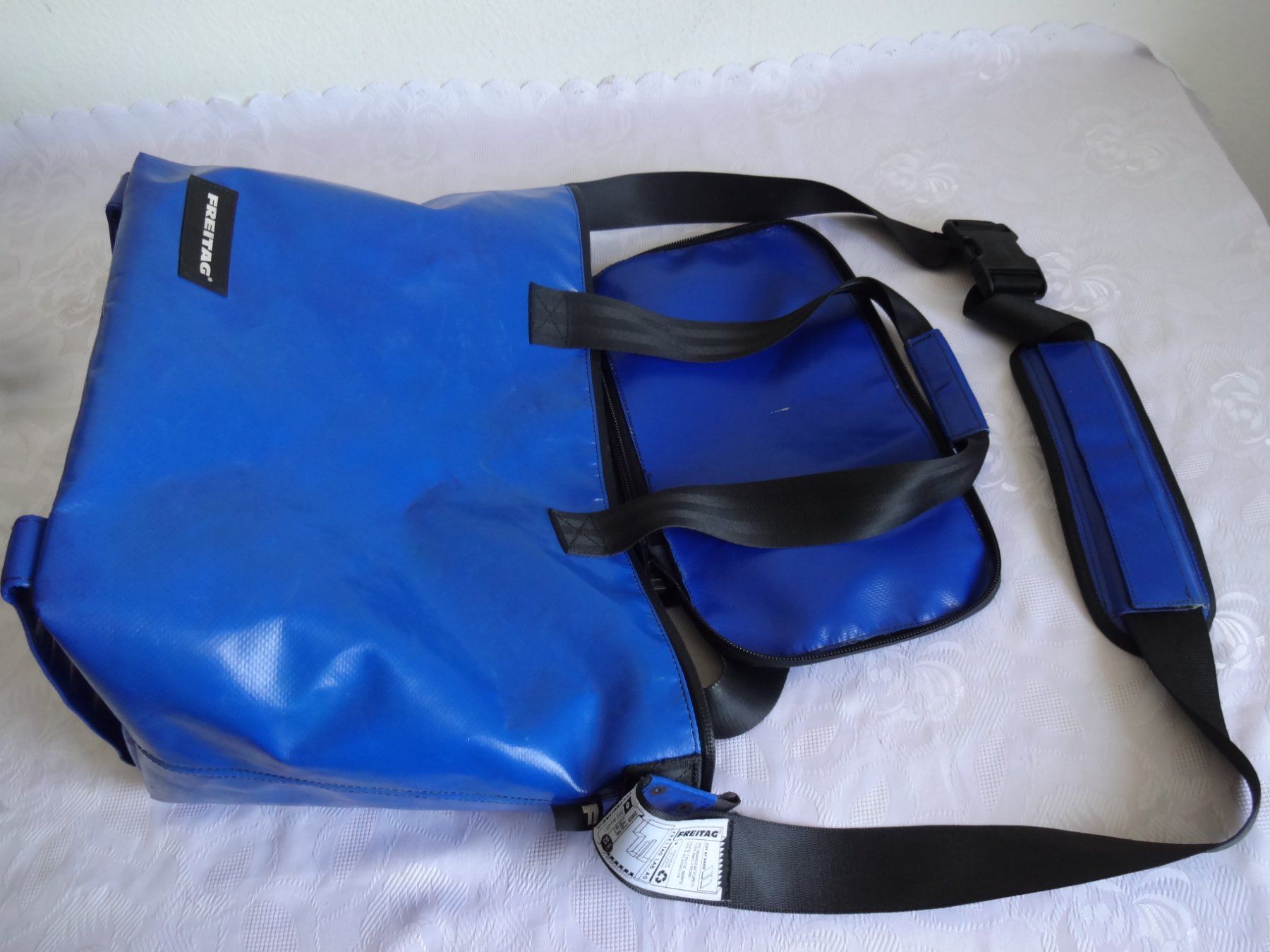 Freitag Sacs: """ FREITAG A384 """" Hand oder Umhängetasche – D'occasion à Frauenfeld par rey06 8
