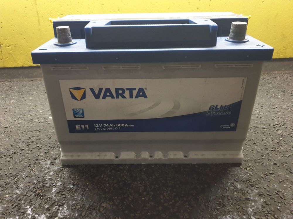 Autobatterie Varta E11 12V 74Ah 680A